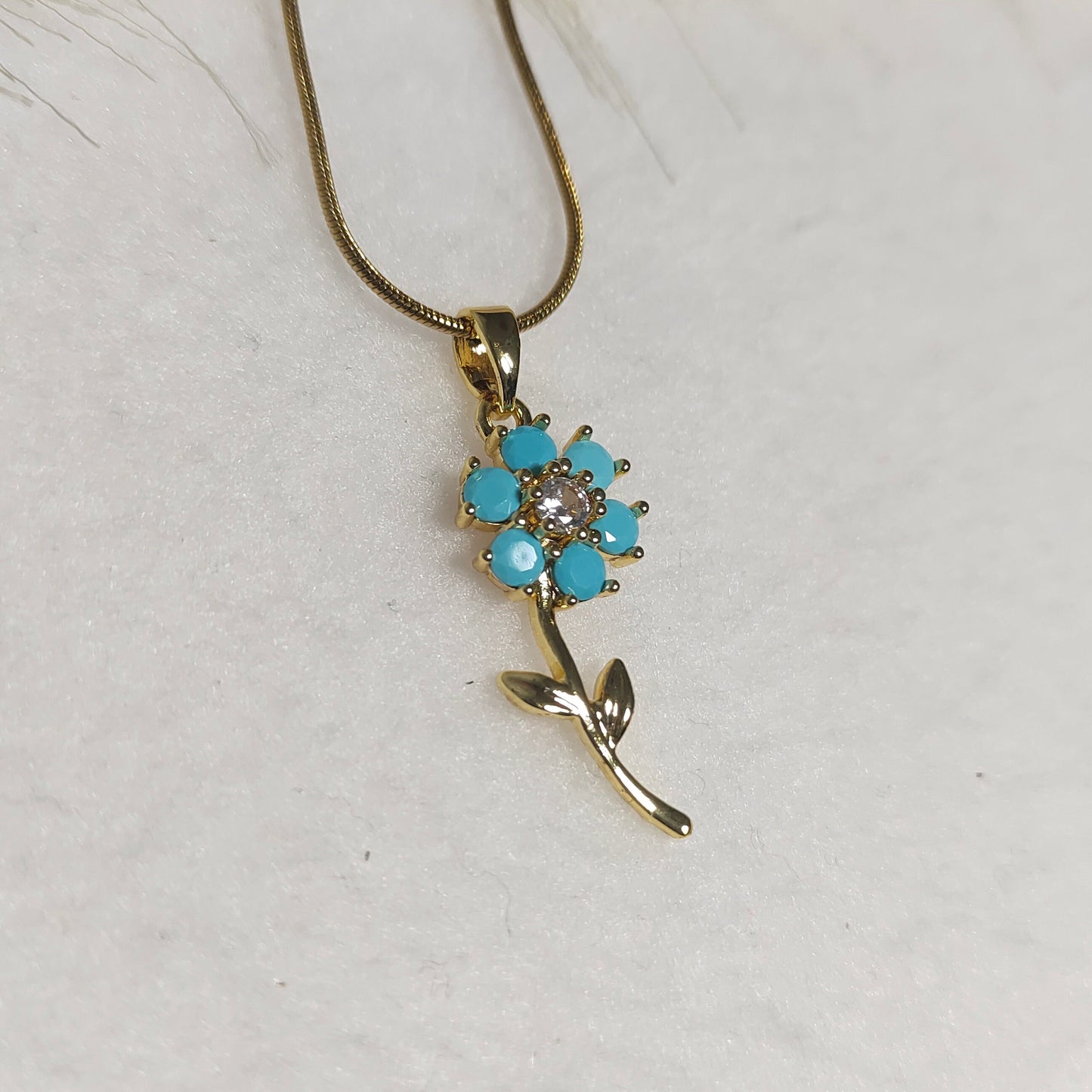 Blue stone flower pendant necklace