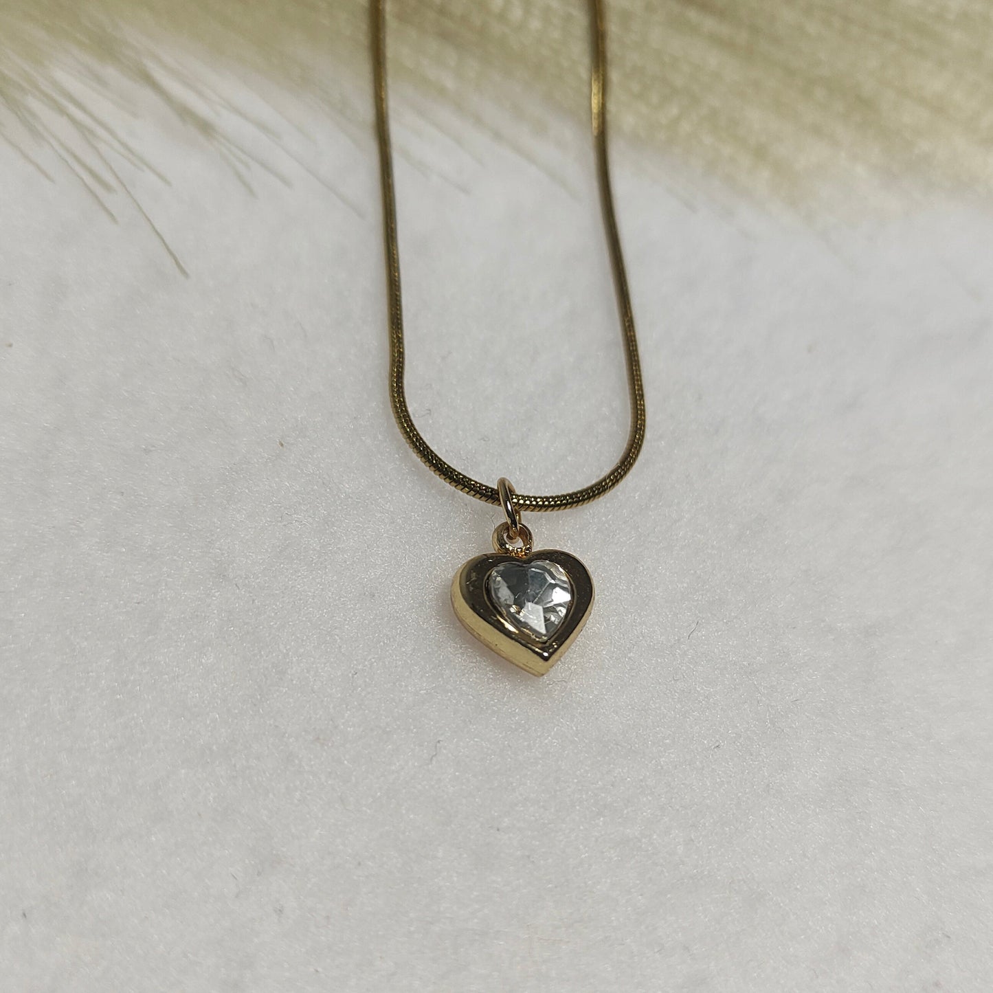 Heart bezel pendant necklace