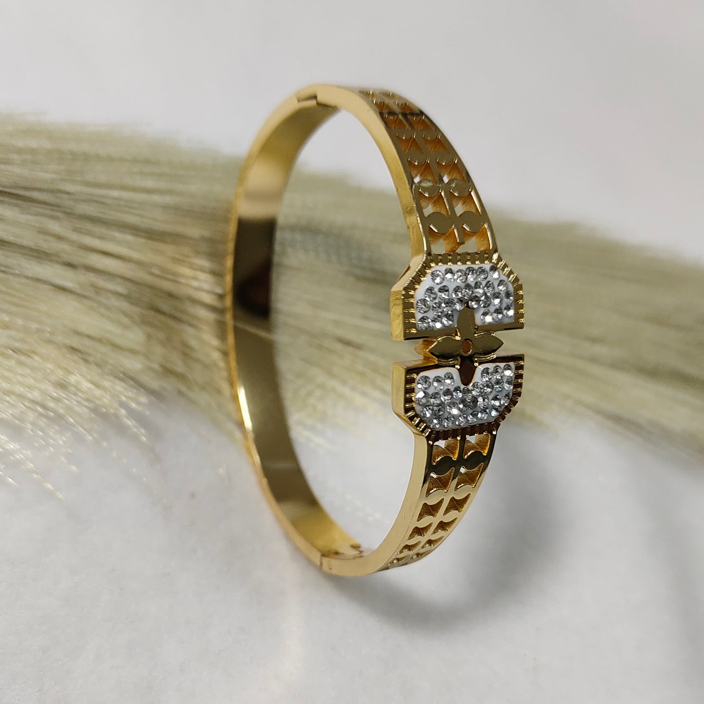 Goldplated flower with zirconia kada bracelet