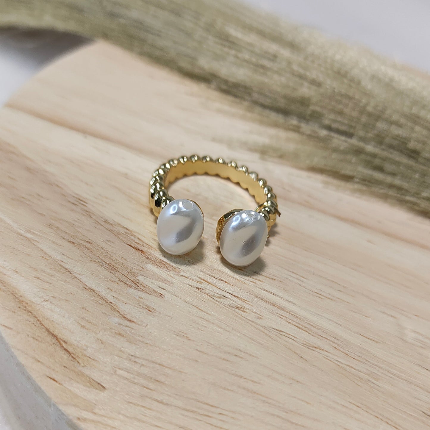 Adjustable pearl ring