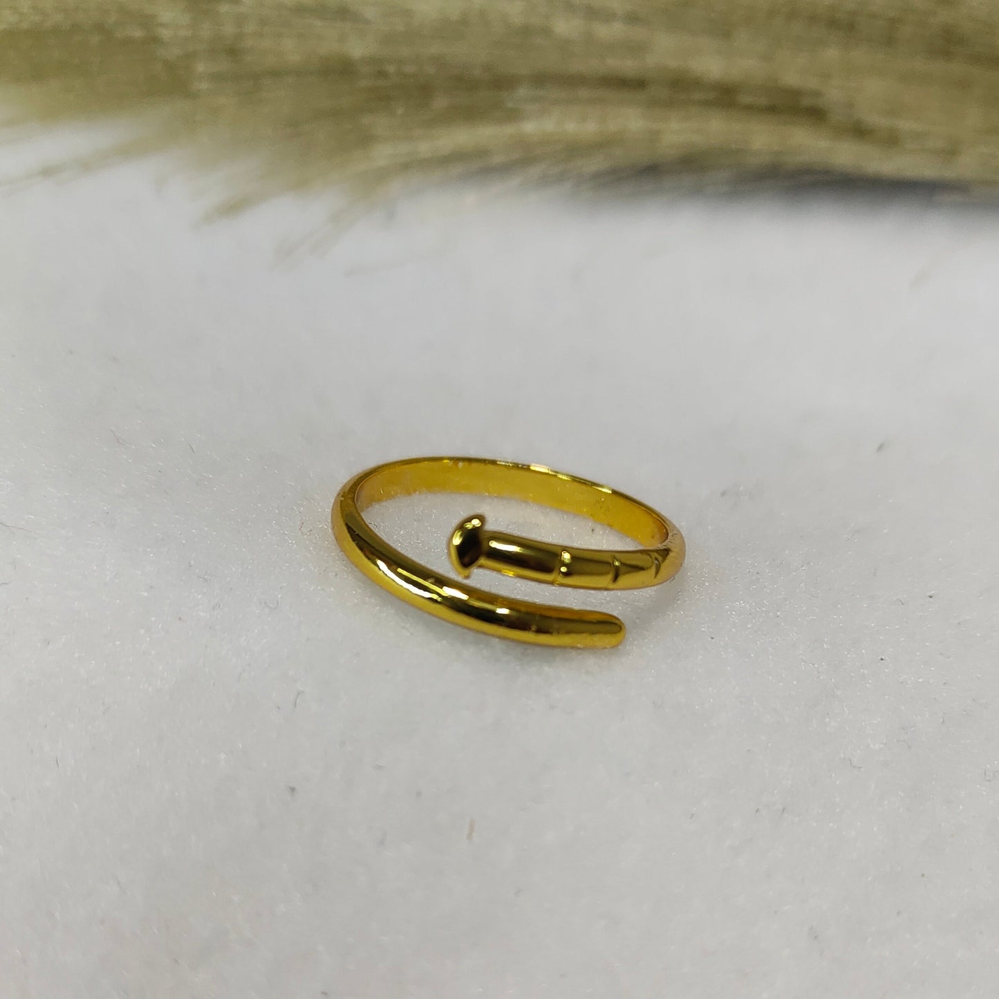Nail band ring