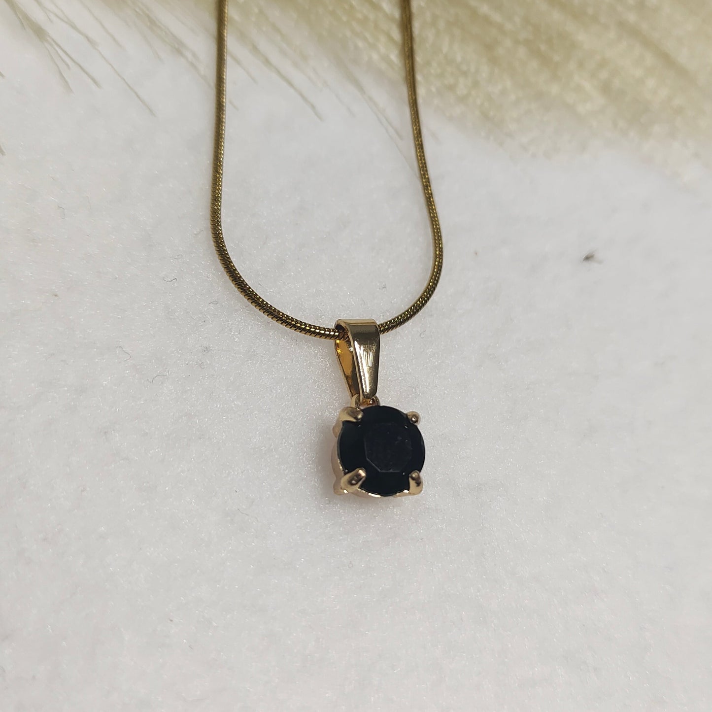 Solitaire pendant necklace