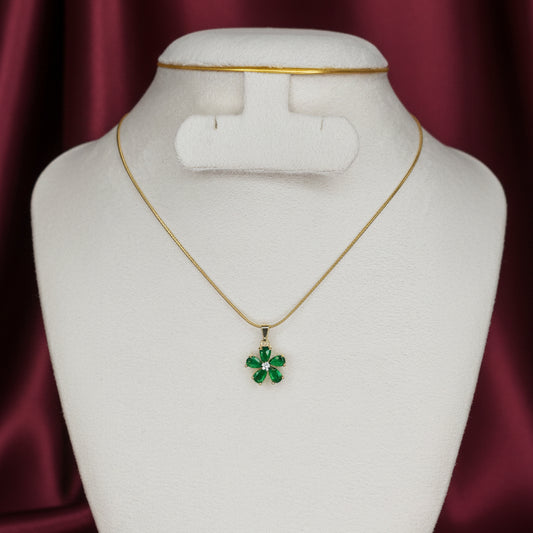 Emarald flower pendant necklace
