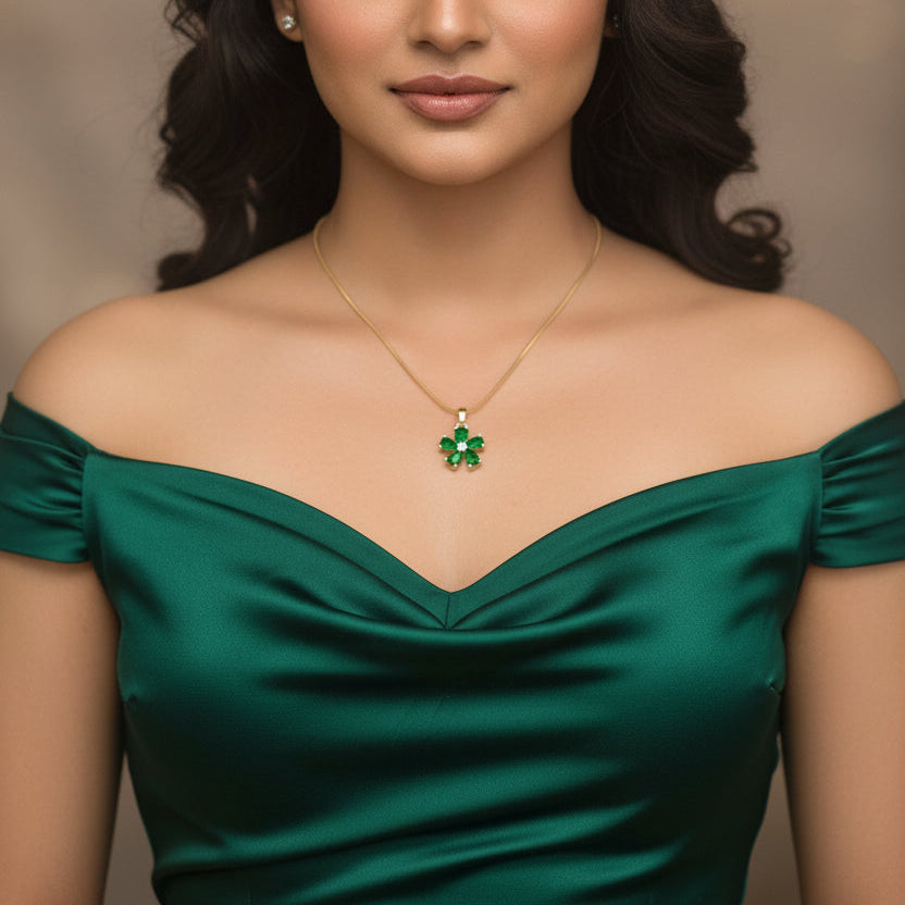 Emarald flower pendant necklace