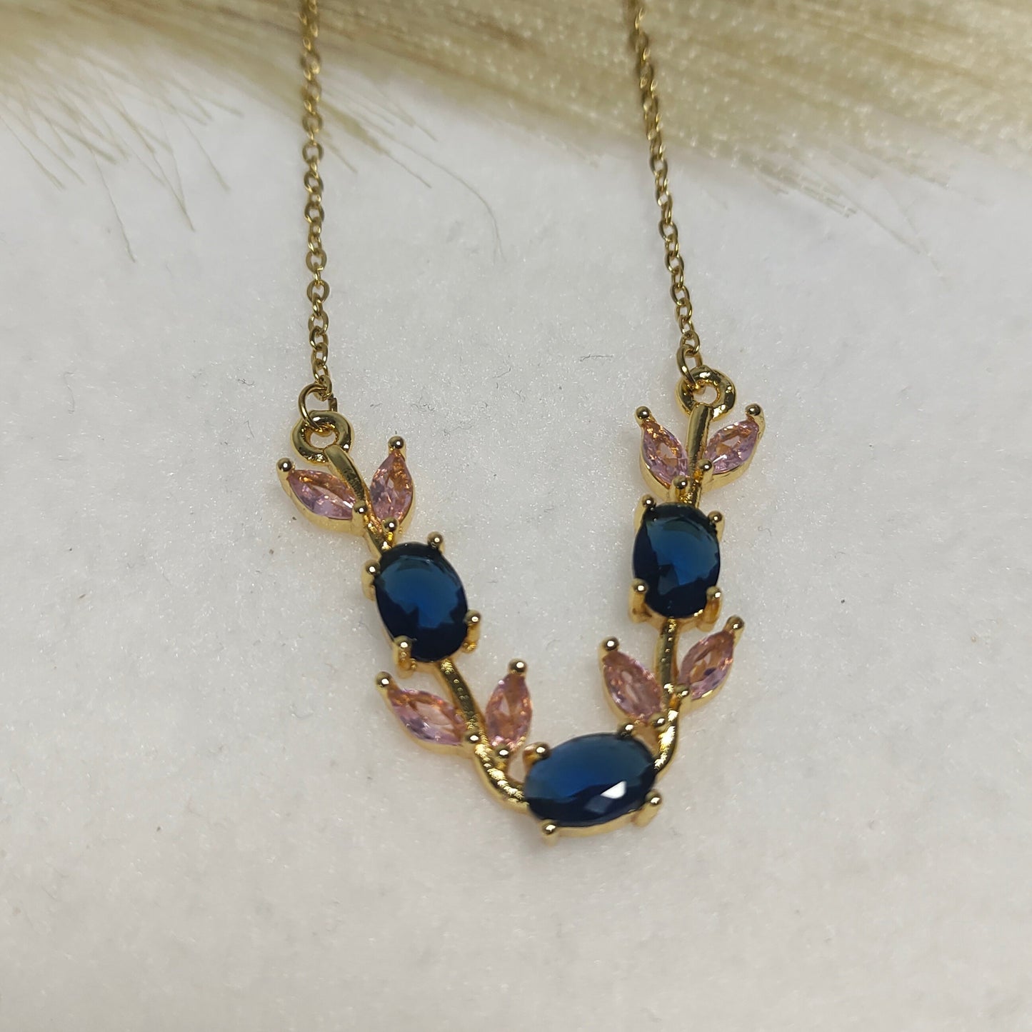 Tulip pendant necklace
