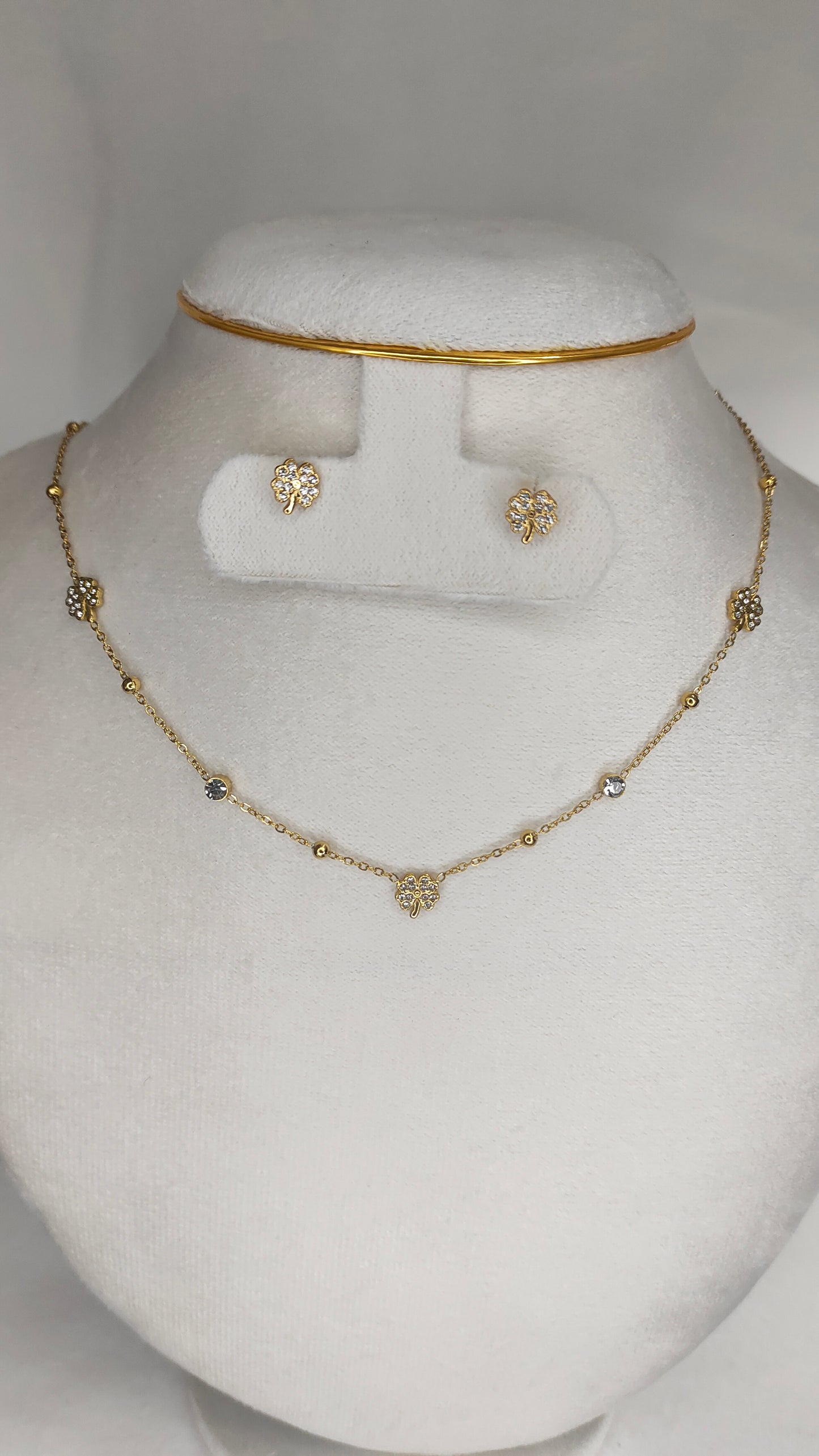 Clover charm dainty necklace