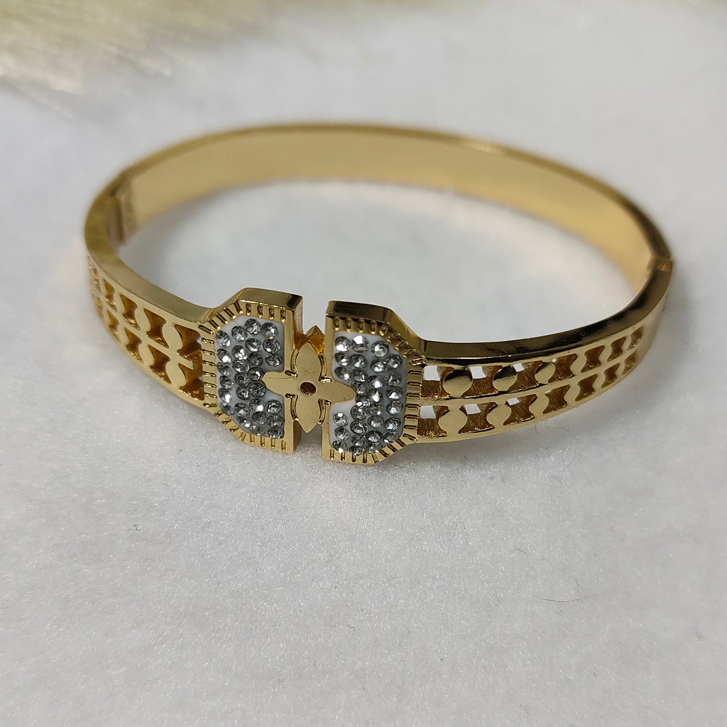 Goldplated flower with zirconia kada bracelet