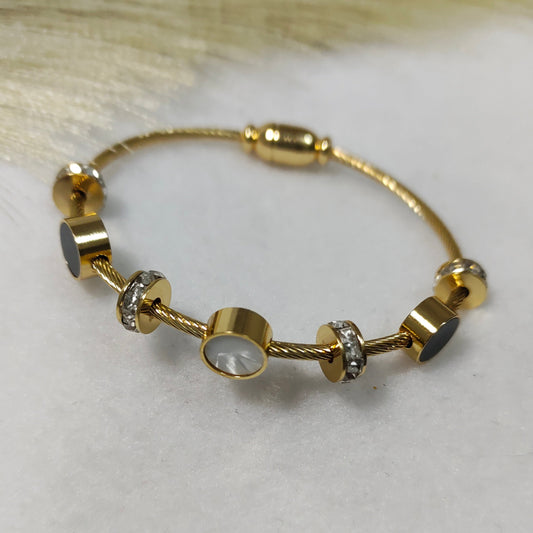 Goldplated cable chain round charm kada bracelet