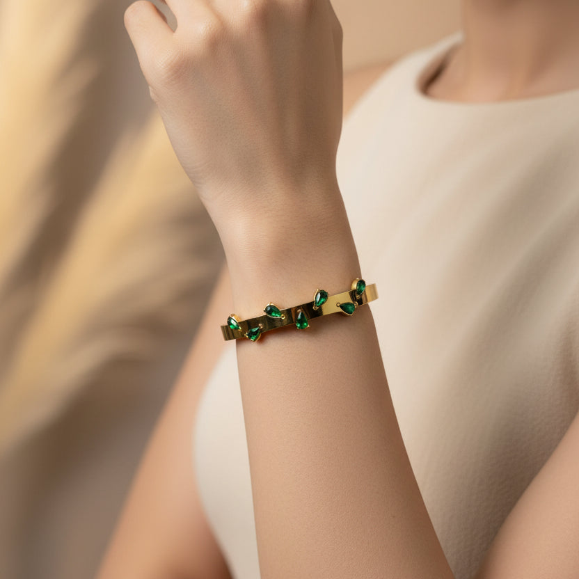 Gold plated teardrop emarald kada bracelet