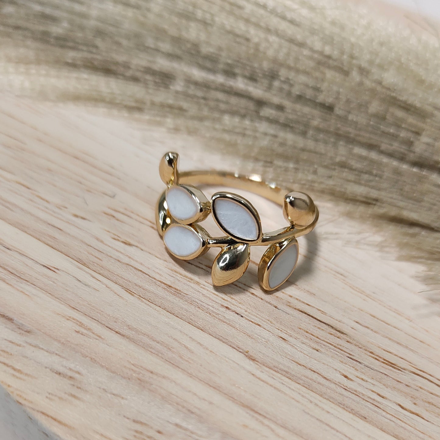 Leaf shaped ring