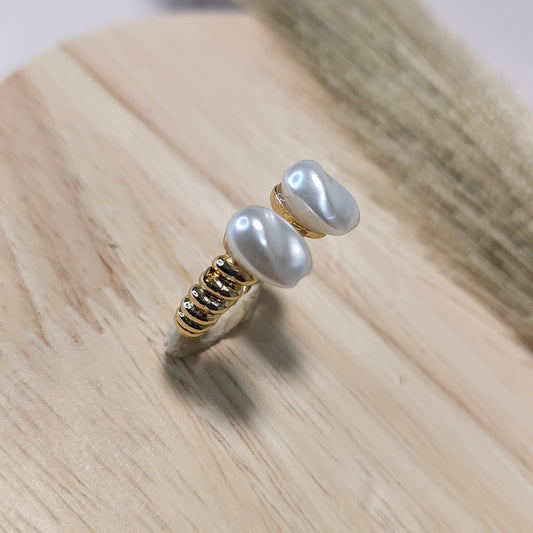 Adjustable pearl ring