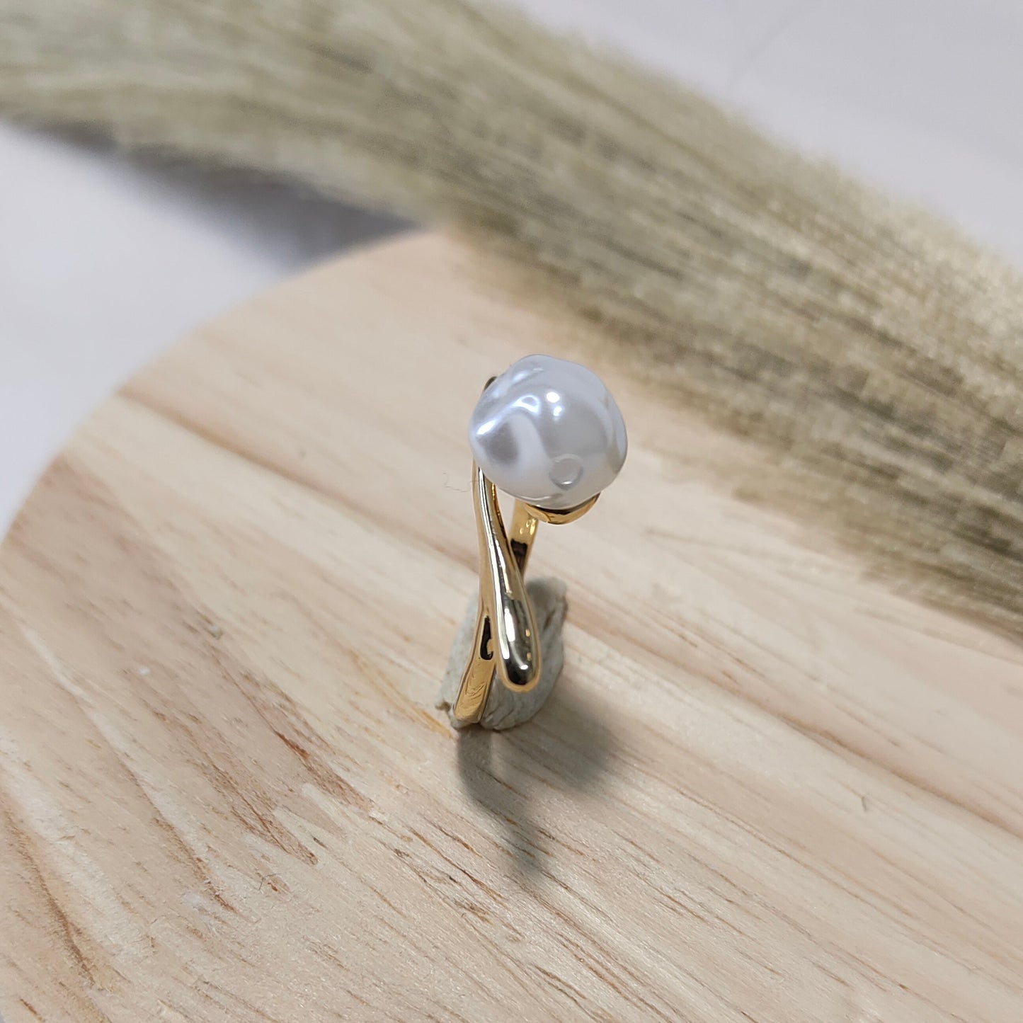 Twisted ring
