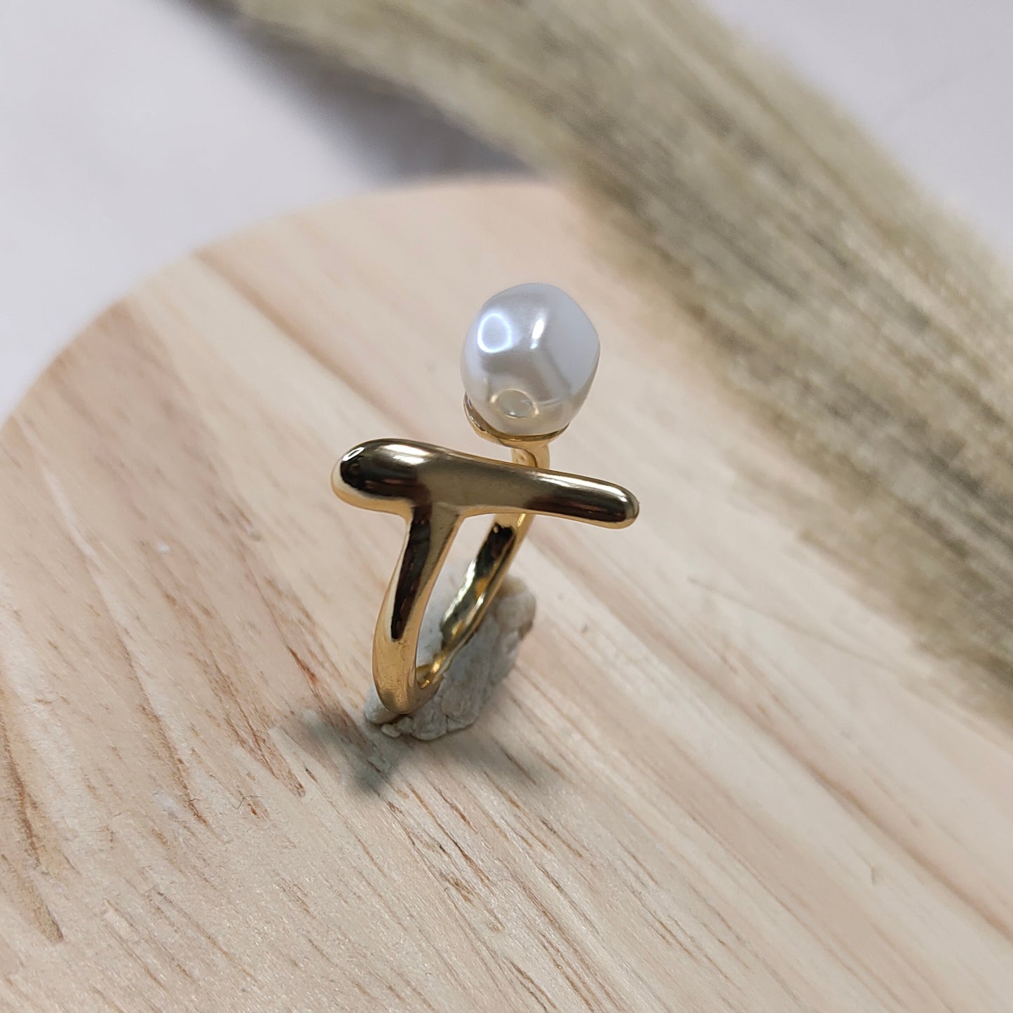 Curved ring