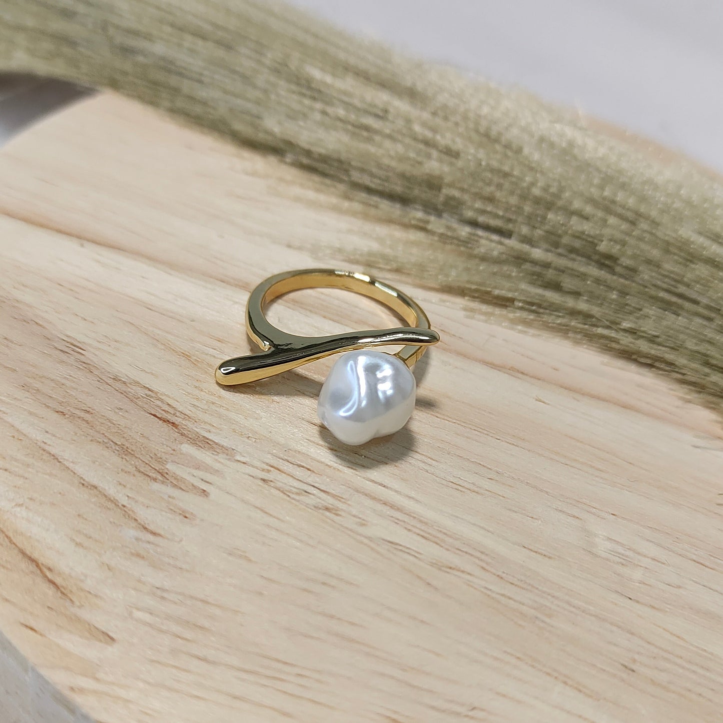 Twisted ring