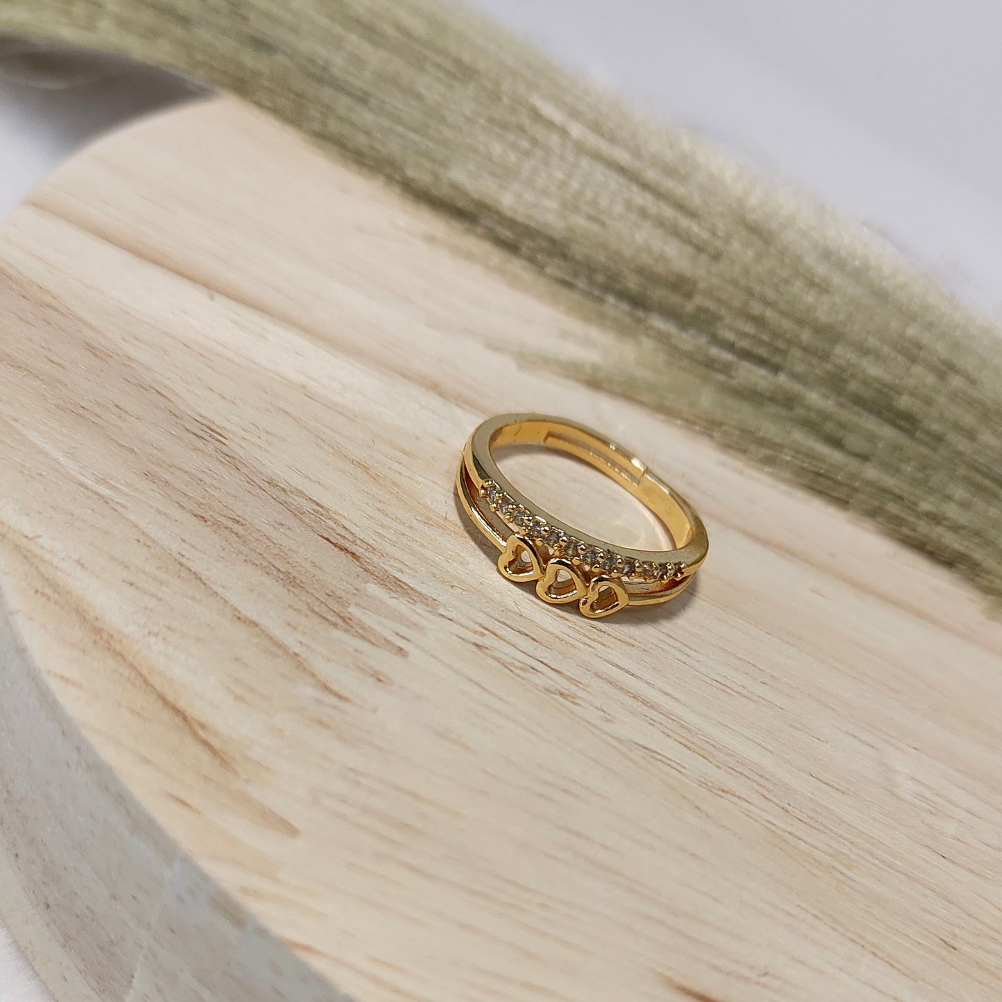 Gold small heart ring