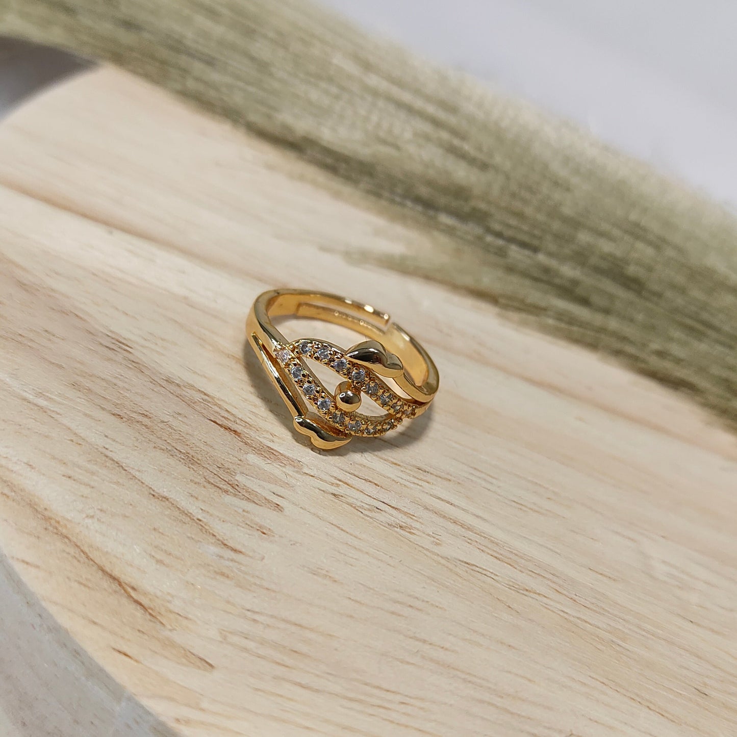 Gold eye shaper ring