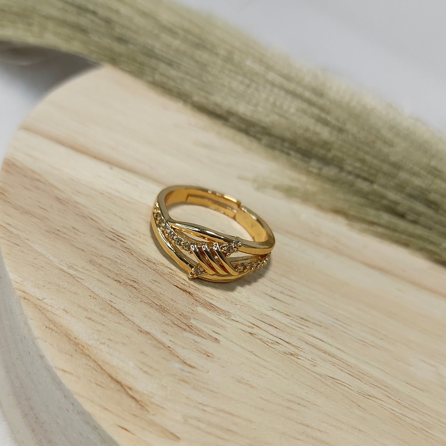 Gold toned zirconia stone ring
