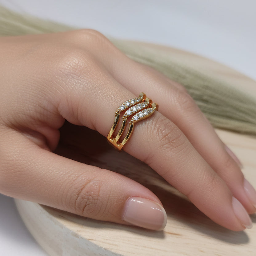 Gold toned wavy band