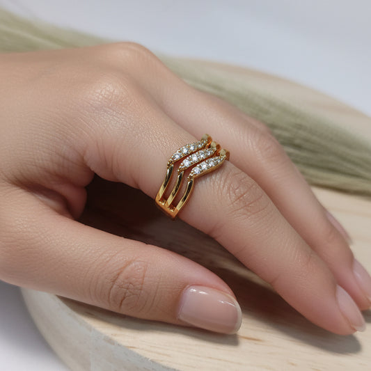 Gold toned wavy band