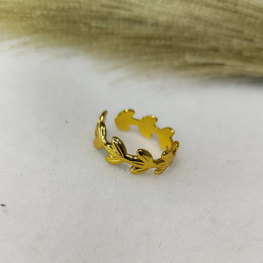 Leaf motif ring