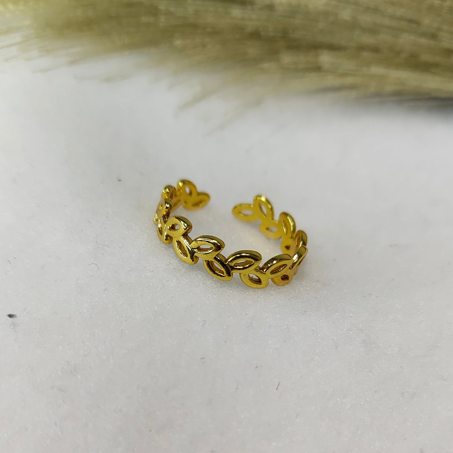 Leaf band ring