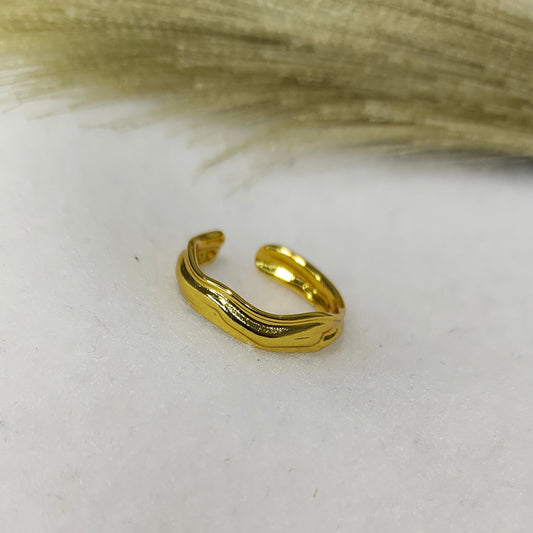 Wave band ring