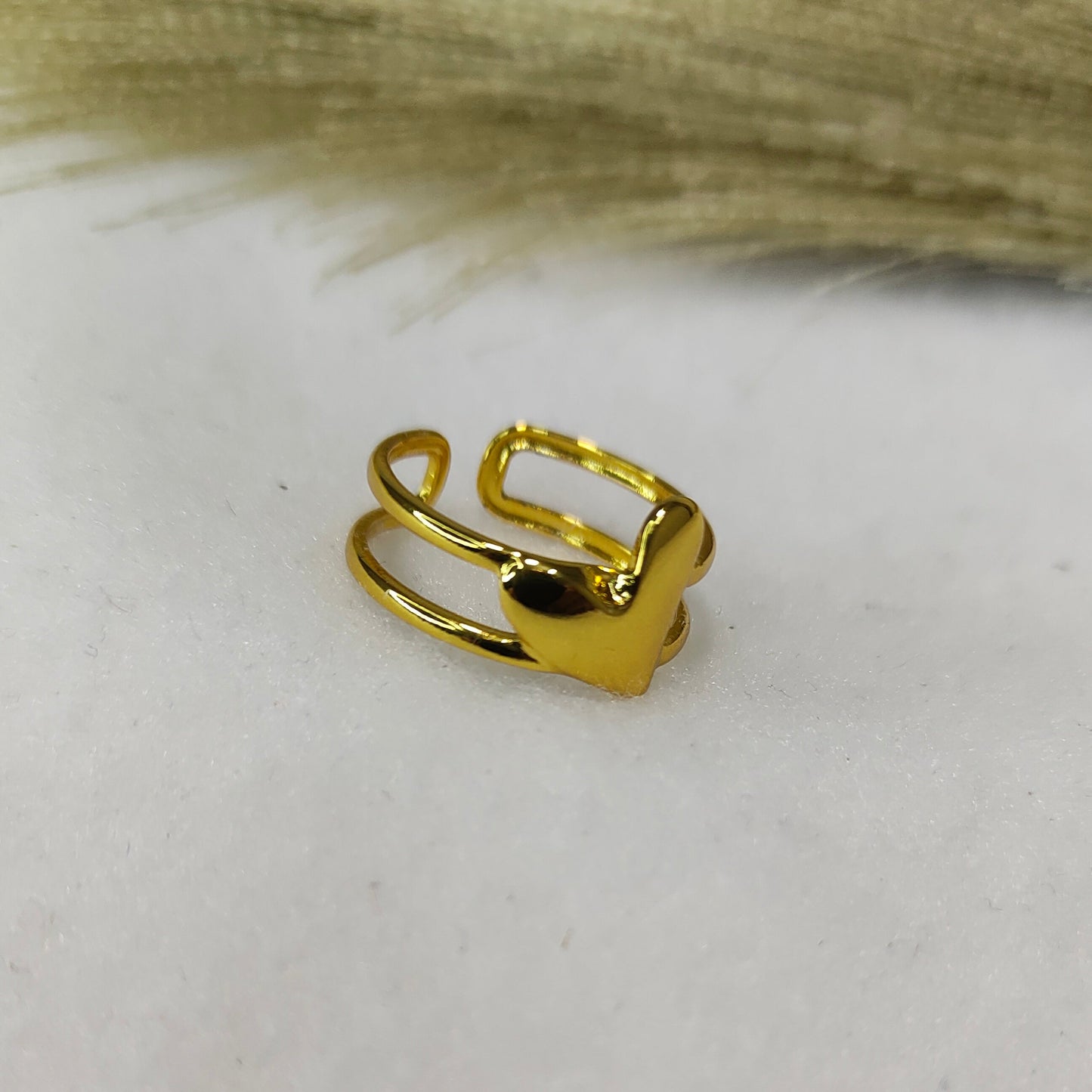Double band heart charm ring