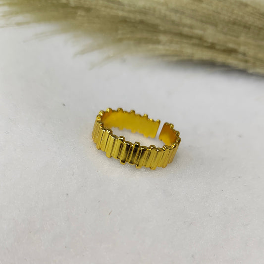Fluted band ring