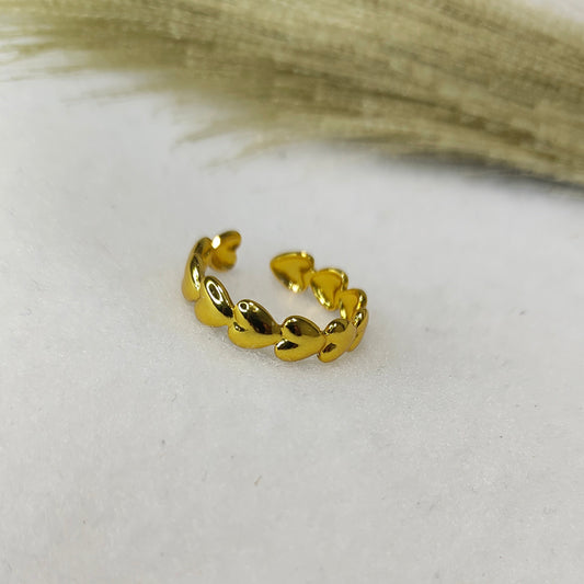 Charming heart band ring