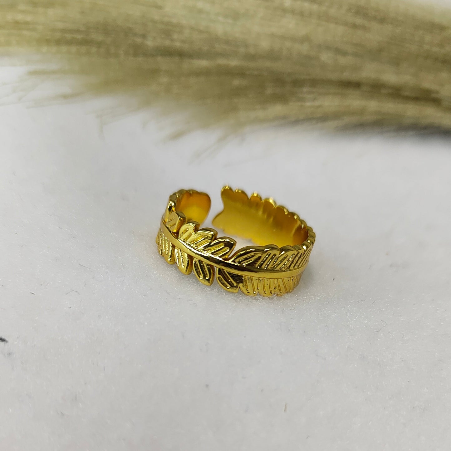 Feather band ring