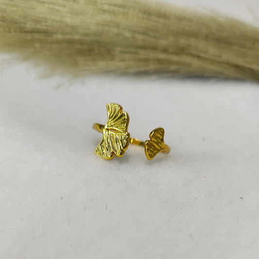 Fish fin band ring