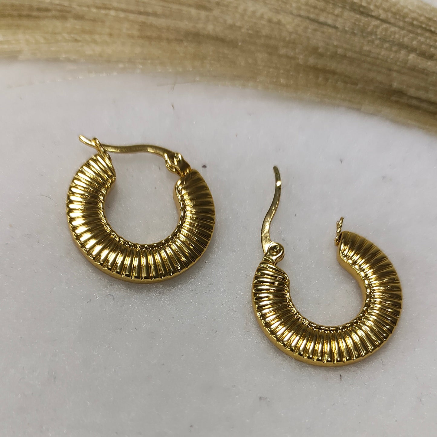 Round textured hoops