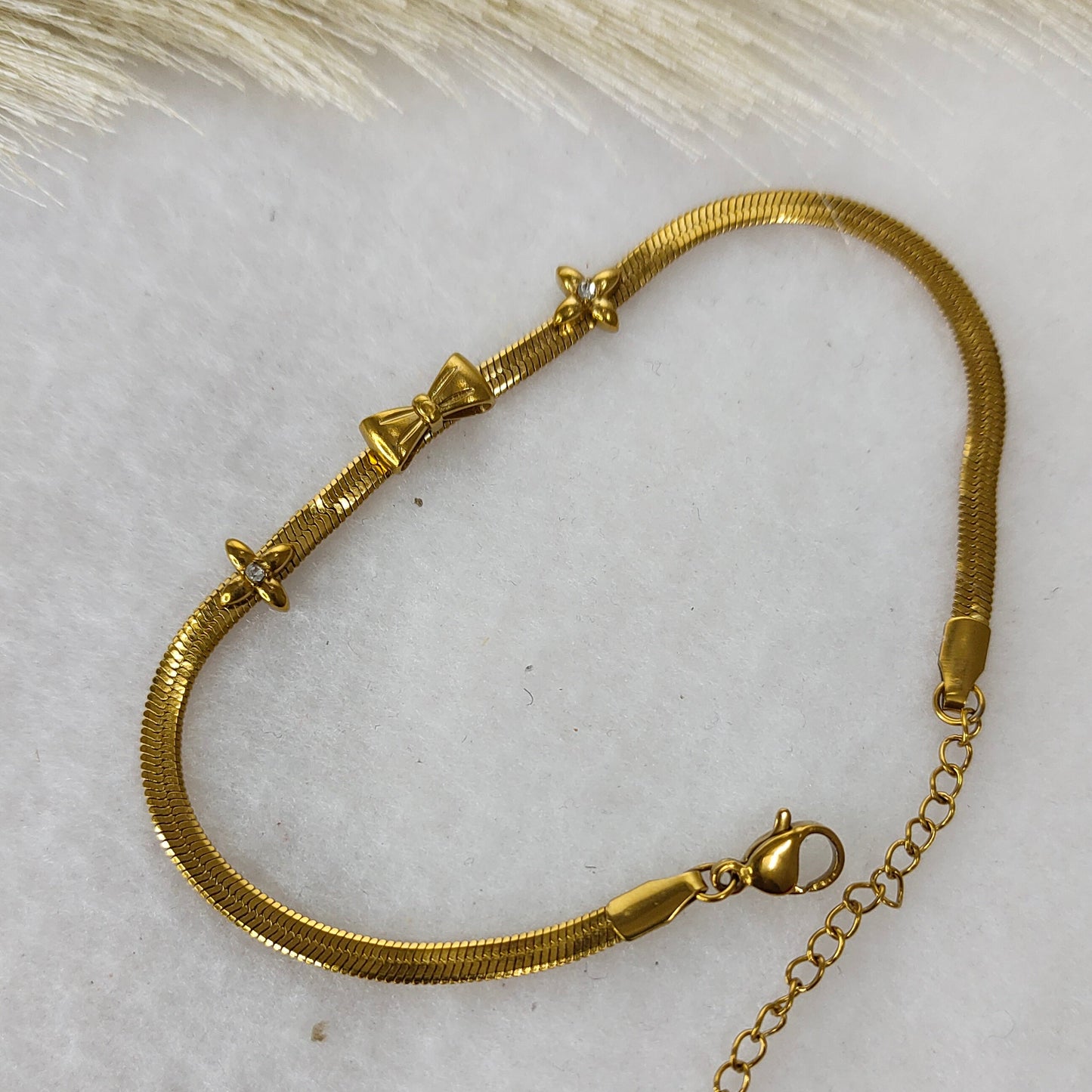 Bow snake chain bracelet