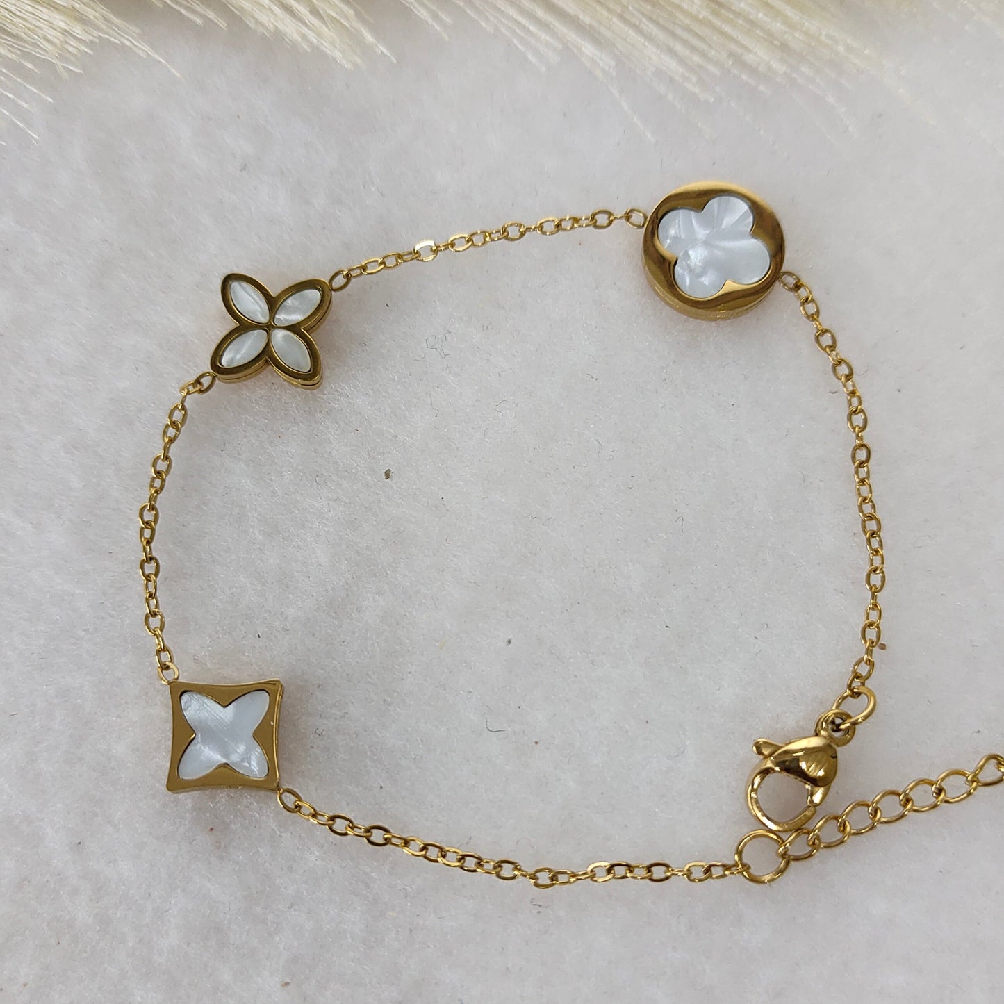 Flower clover dainty bracelet