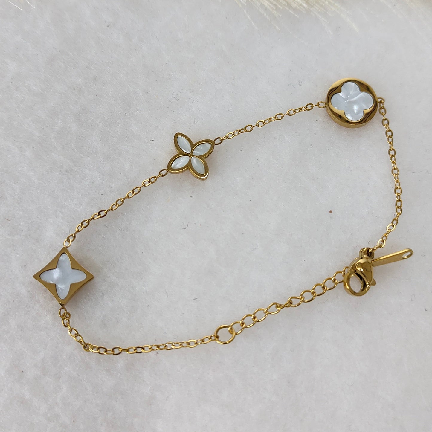 Flower clover dainty bracelet