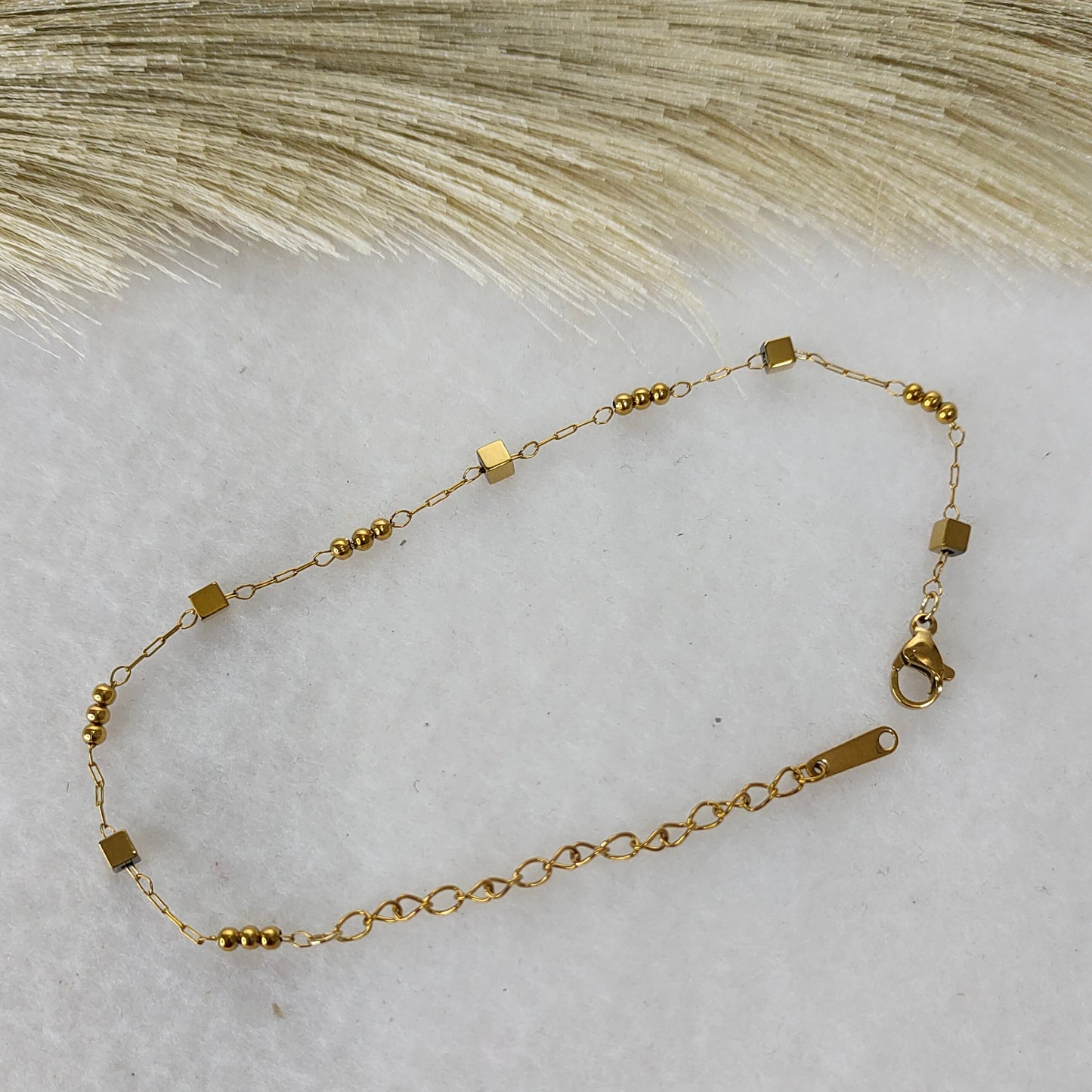 Box bead dainty bracelet